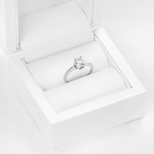 Pierścionek Platinium: platyna, diament